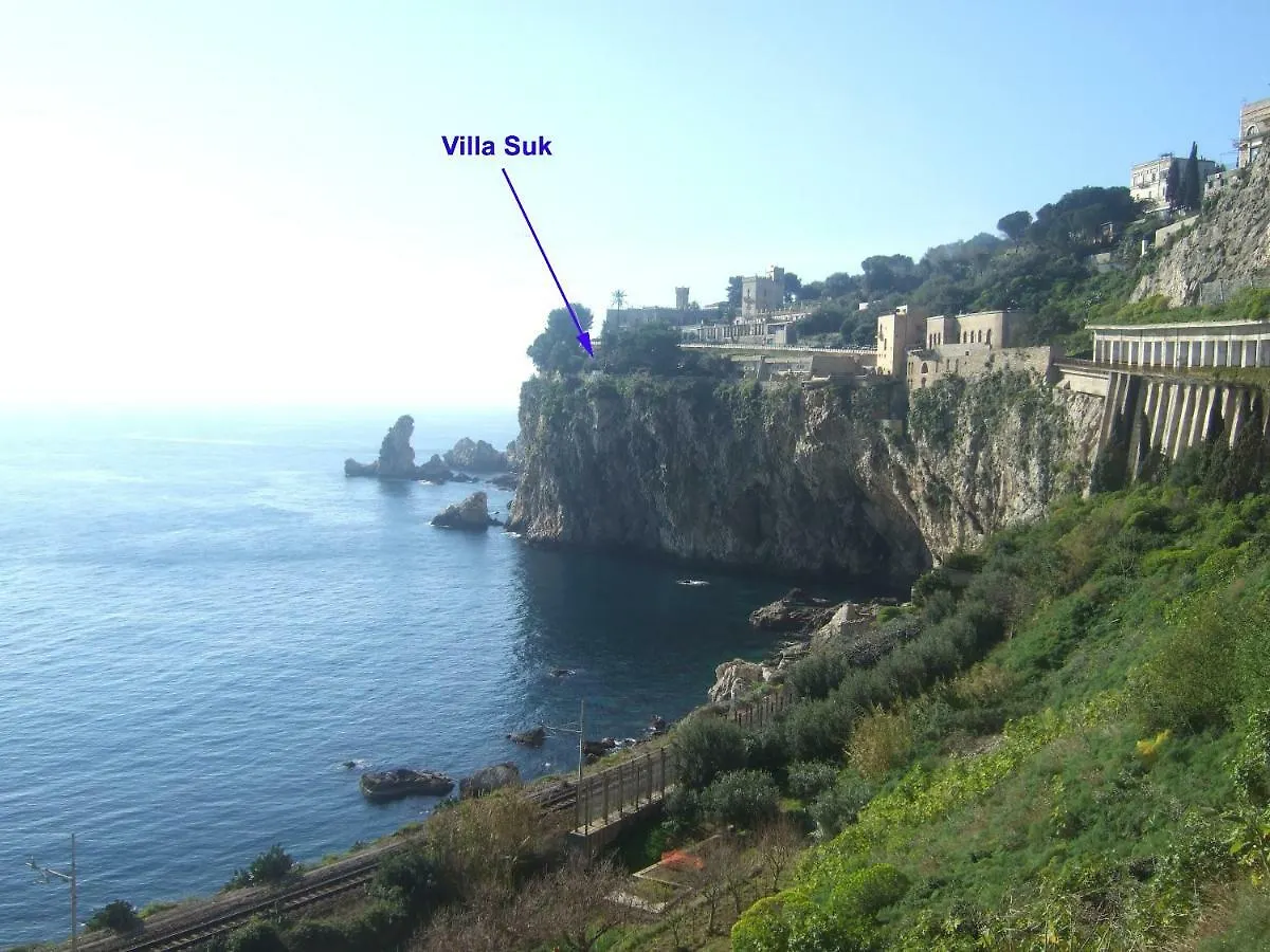 Villa Suk تاورمينا 0*,